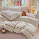Lenjerie pat dublu  - bumbac 100 % , 4 piese, Cearceaf cu elastic , Roz Pudrat cu Imprimeu Delicat si Dantela - imagine 3