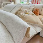 Lenjerie pat dublu  - bumbac 100 % , 4 piese, Cearceaf cu elastic , Bej cu Imprimeu Floral Delicat si Dantela - imagine 2