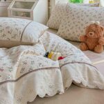 Lenjerie pat dublu  - bumbac 100 % , 4 piese, Cearceaf cu elastic , Crem cu Imprimeu Floral  si Dantela - imagine 3