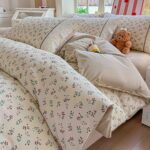 Lenjerie pat dublu  - bumbac 100 % , 4 piese, Cearceaf cu elastic , Crem cu Imprimeu Floral  si Dantela - imagine 4
