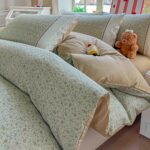 Lenjerie pat dublu  - bumbac 100 % , 4 piese, Cearceaf cu elastic , Verde Salvie cu Flori Bej si Dantela - imagine 2