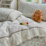 Lenjerie pat dublu  - bumbac 100 % , 4 piese, Cearceaf cu elastic , Gri cu Imprimeu Floral si Dantela - imagine 5