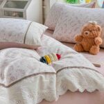 Lenjerie pat dublu  - bumbac 100 % , 4 piese, Cearceaf cu elastic , Roz Pudrat cu Model Paisley si Dantela - imagine 5