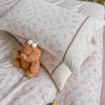Lenjerie pat dublu  - bumbac 100 % , 4 piese, Cearceaf cu elastic , Roz Pudrat cu Model Paisley si Dantela - imagine 6