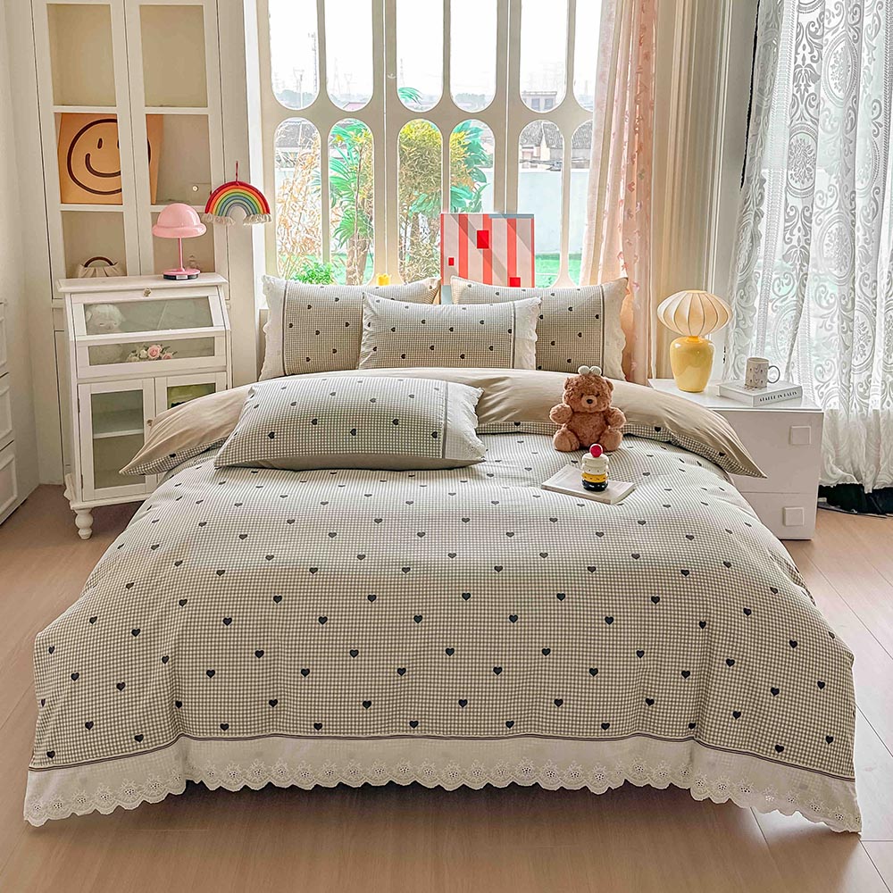 3.1-2.jpg Lenjerie pat dublu - bumbac 100 % , 4 piese, Cearceaf cu elastic , Bej cu Inimioare si Dantela - imagine 1
