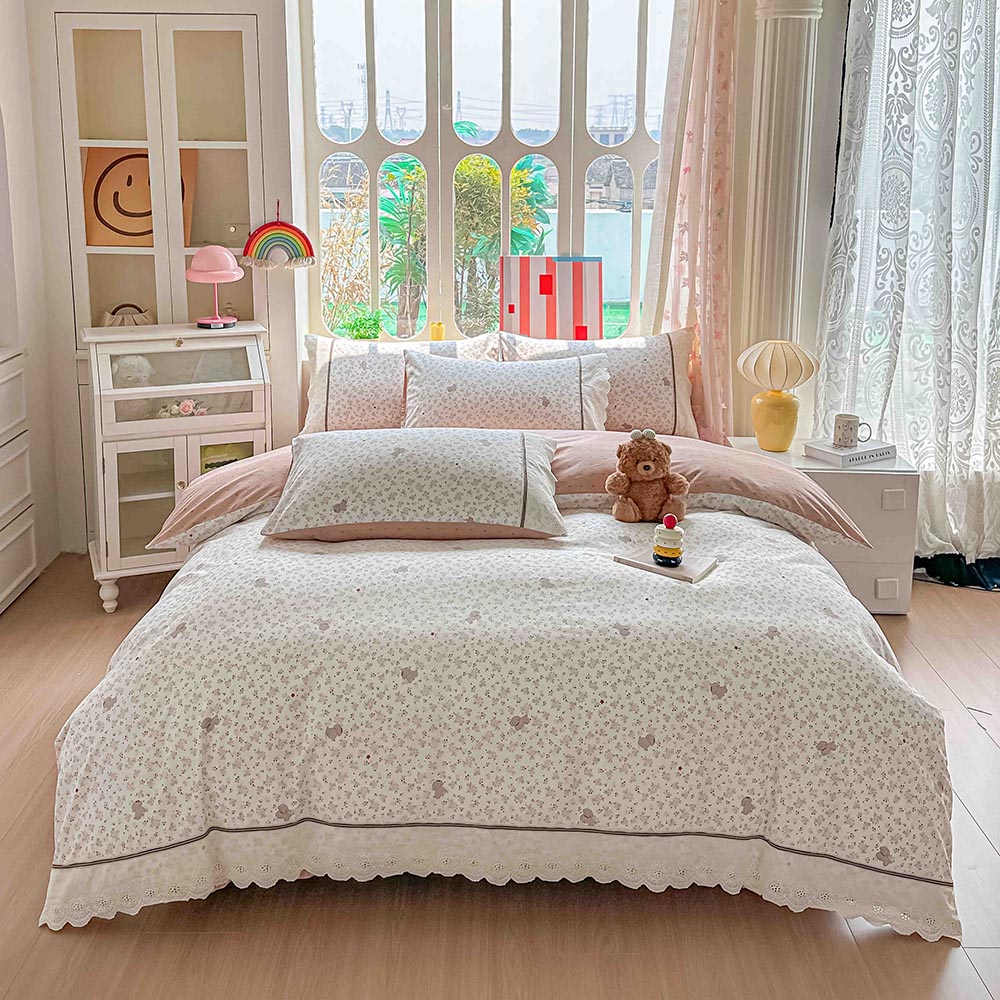 4.1-2.jpg Lenjerie pat dublu - bumbac 100 % , 4 piese, Cearceaf cu elastic , Alb-Roz cu Florala cu Catelusi si Dantela - imagine 1