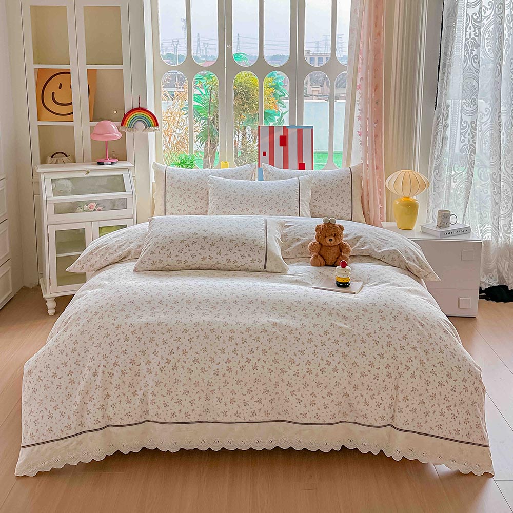 6.1-2.jpg Lenjerie pat dublu - bumbac 100 % , 4 piese, Cearceaf cu elastic , Crem cu Flori si Dantela - imagine 1