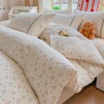 Lenjerie pat dublu  - bumbac 100 % , 4 piese, Cearceaf cu elastic , Crem cu Flori si Dantela - imagine 2