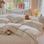Lenjerie pat dublu  - bumbac 100 % , 4 piese, Cearceaf cu elastic , Crem cu Flori si Dantela - imagine 3