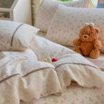 Lenjerie pat dublu  - bumbac 100 % , 4 piese, Cearceaf cu elastic , Crem cu Flori si Dantela - imagine 4