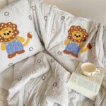 Pilotă pentru copii 2 în 1, 100% Bumbac, Transformabilă în Pernă – 150 x 200 cm, Bej-Gri Deschis, Model Leuț - imagine 3