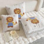 Pilotă pentru copii 2 în 1, 100% Bumbac, Transformabilă în Pernă – 150 x 200 cm, Bej-Gri Deschis, Model Leuț - imagine 4
