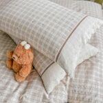 Lenjerie pat dublu  - bumbac 100 % , 4 piese, Cearceaf cu elastic , Crem cu Carouri si Dantela - imagine 5