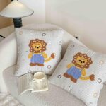 Pilotă pentru copii 2 în 1, 100% Bumbac, Transformabilă în Pernă – 150 x 200 cm, Bej-Gri Deschis, Model Leuț - imagine 5