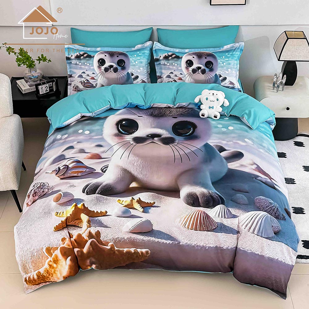 8.1-1-1.jpg Lenjerie de Pat 1 Persoană- pat 140*200 cm, Cearceaf cu elastic, Imprimeu 5D, Bleu cu Pui de Foca - imagine 1
