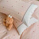 Lenjerie pat dublu  - bumbac 100 % , 4 piese, Cearceaf cu elastic , Roz Pudra cu Carouri, Inimioare si Dantela - imagine 5