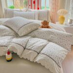 Lenjerie pat dublu  - bumbac 100 % , 4 piese, Cearceaf cu elastic , Flori Gri si Dantela - imagine 3