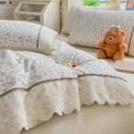 Lenjerie pat dublu  - bumbac 100 % , 4 piese, Cearceaf cu elastic , Flori Gri si Dantela - imagine 4