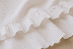 Păturică Albă Premium din Muselină 4 Straturi cu Volănaș – 100×100 cm - imagine 6
