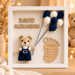 Tablou personalizat Shadow Box – Ursulet salopeta bleumarin