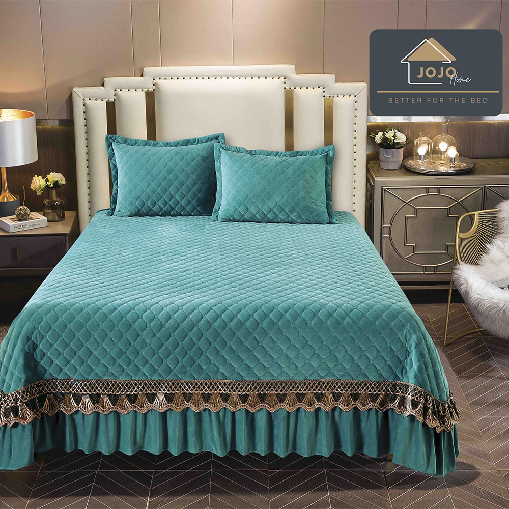 turquoise-CCJ-10-1.jpg Set Cuvertura din Catifea Brodata, cu Volanas si 2 Fete de Perna, Turquoise, CCJ-10 - imagine 1